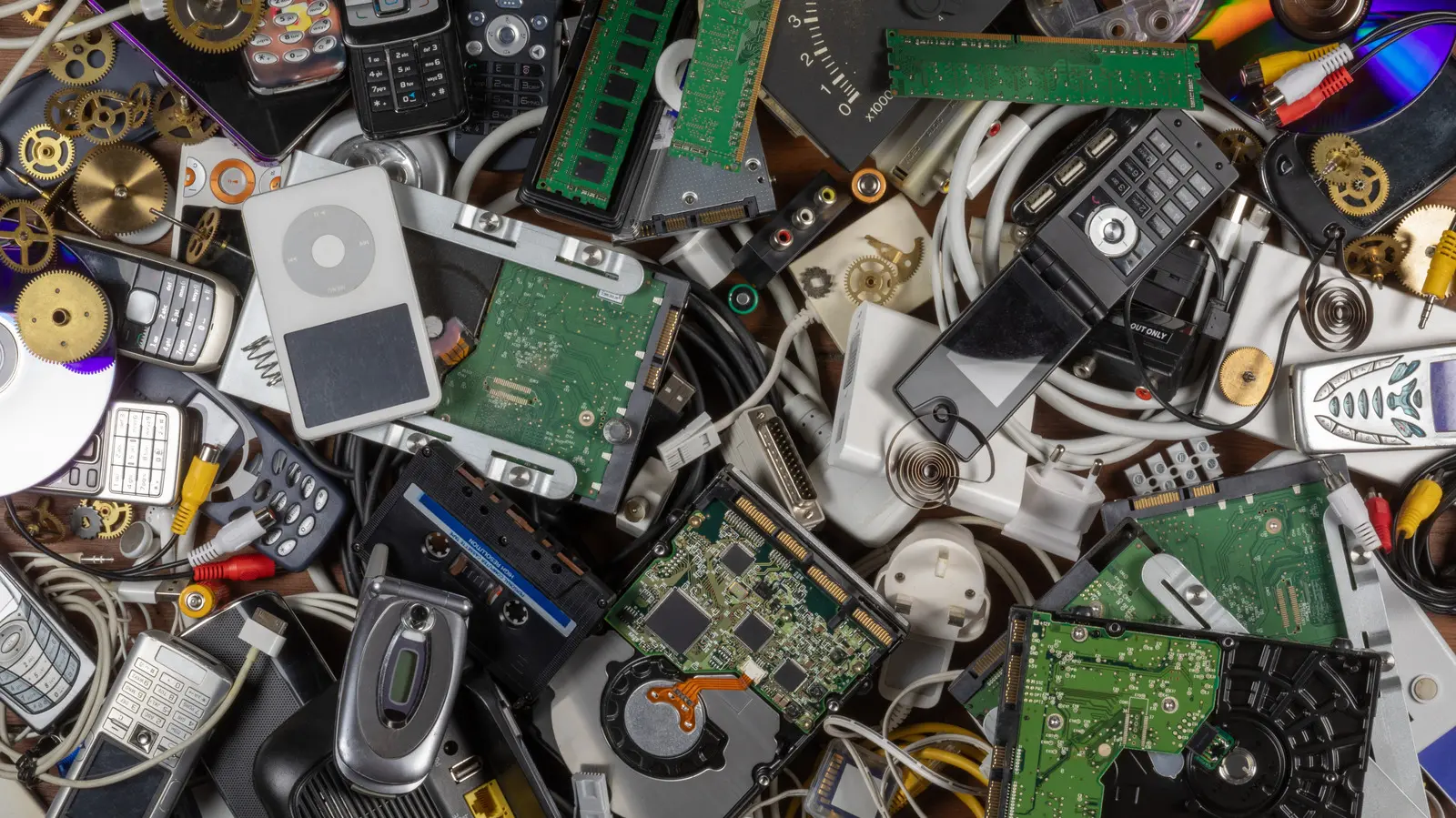 10 Technologies Everyone Thought Would Be Dead By Now