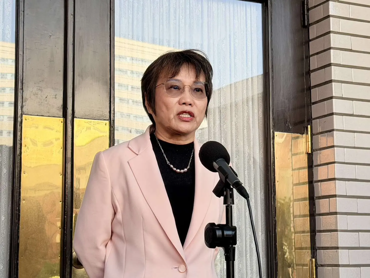 Taïwan étudie une interdiction de territoire d'une éventuelle espionne vue aux côtés de Jensen Huang - Rti