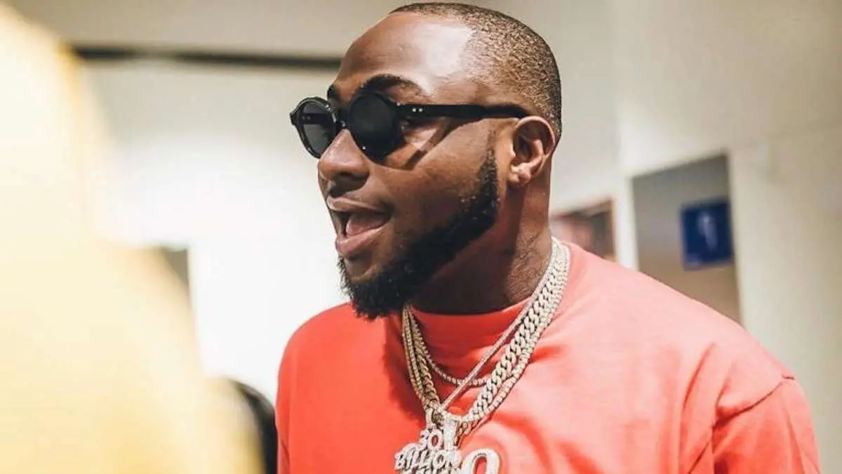 Nigeria: son oncle réélu gouverneur, la réaction de Davido devient virale (vidéo)