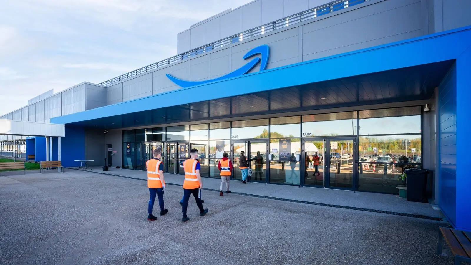 Chez Amazon, « pour les agents logistiques, il n’y a ni condition de diplôme, ni besoin de CV »